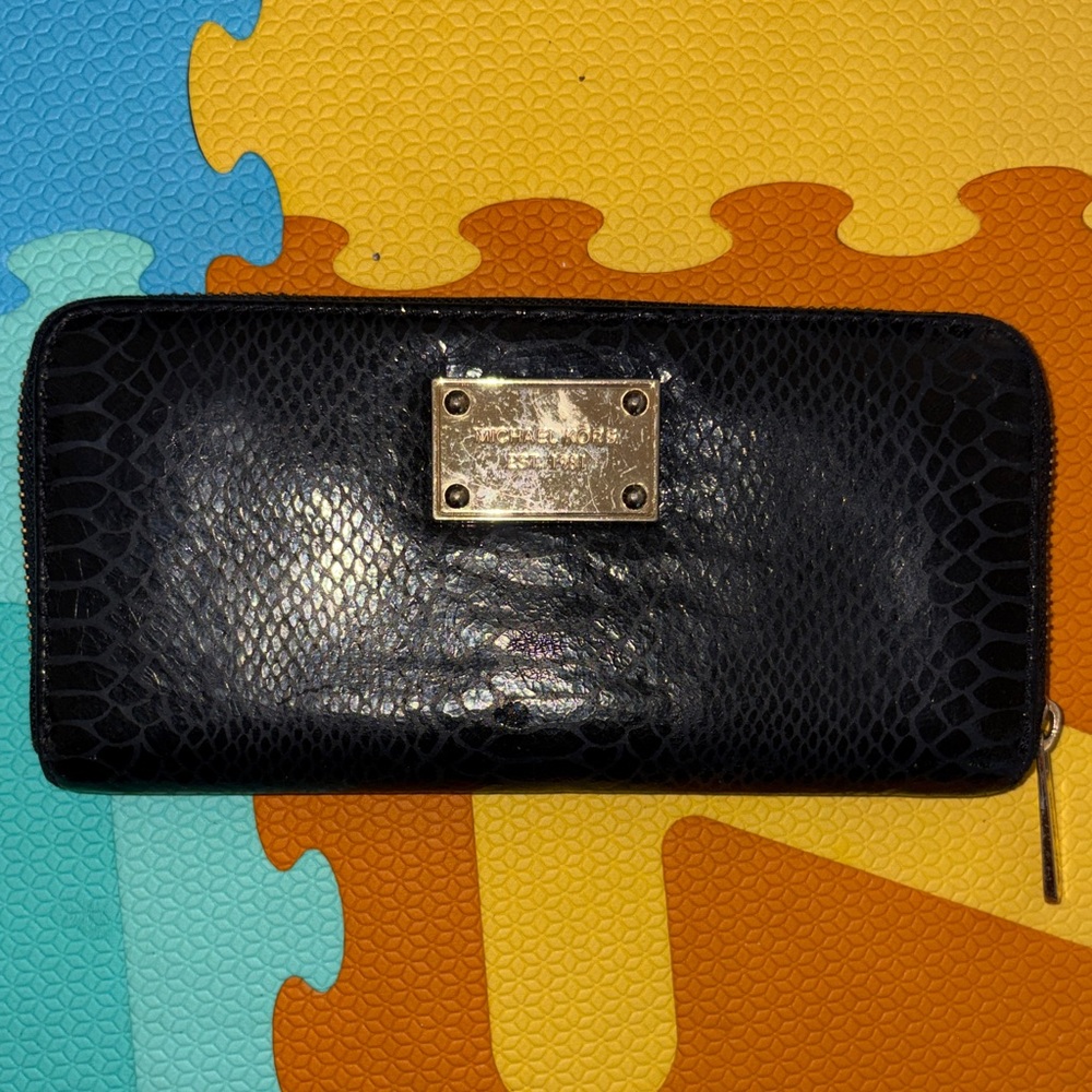 Elegant Black Wallet - Picture 1 of 2